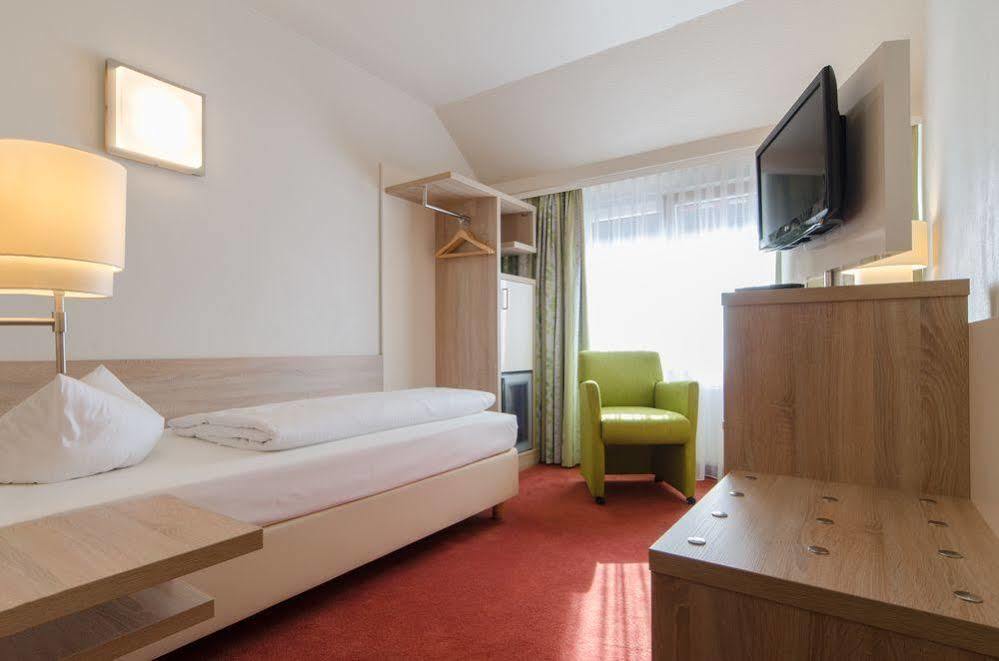 Garden Hotel 3*